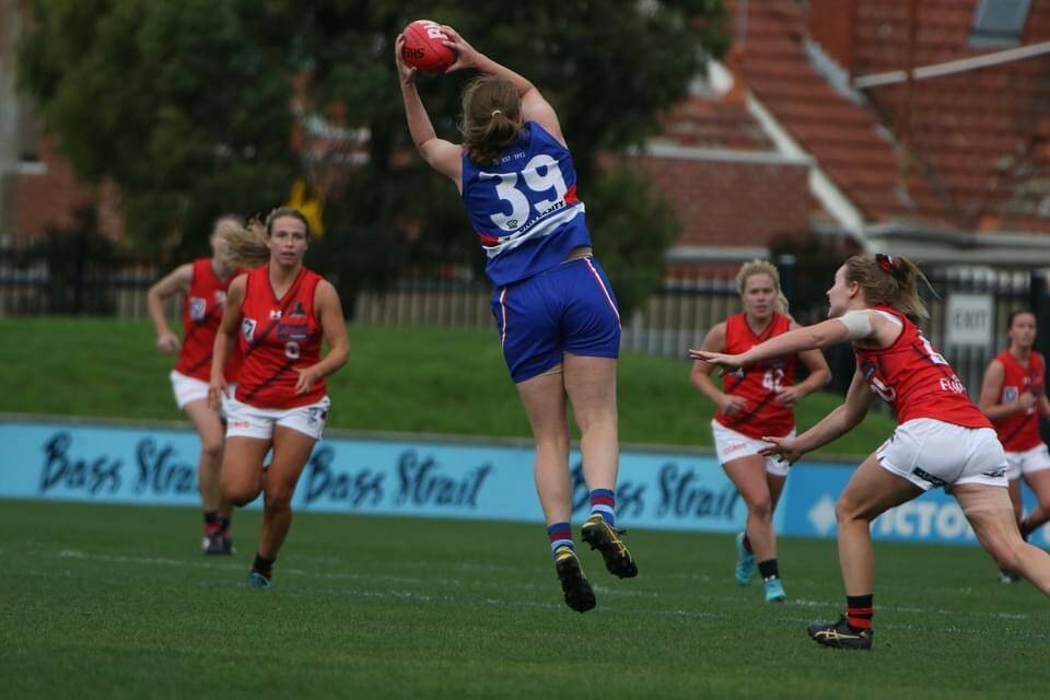 Mary Sandral leaps to take a mark for the Western Bulldogs.
