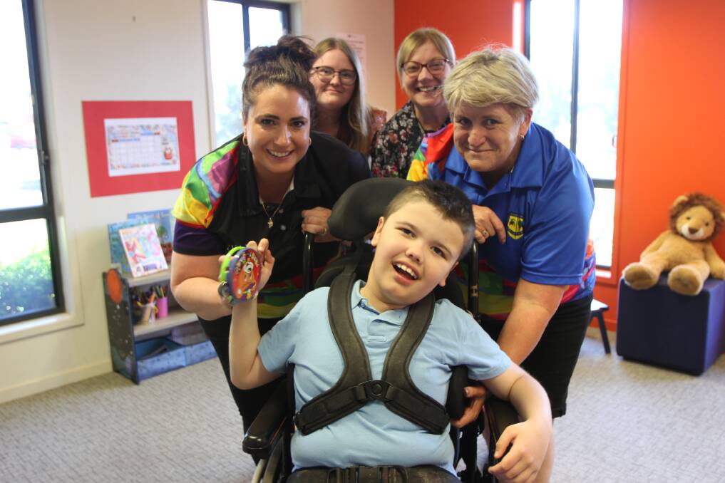 Leeton library's Alesha Kelly and Tracy Pearce-Brambley (back) with Gralee School staff members Emma Mandaglio and Alana Alana DeMamiel and student Mason Craker. Picture by Talia Pattison