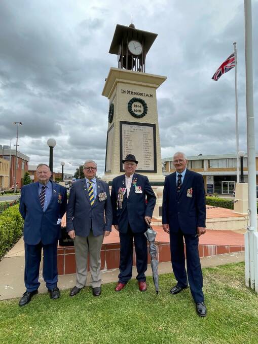 Leeton pays respects during Remembrance Day service