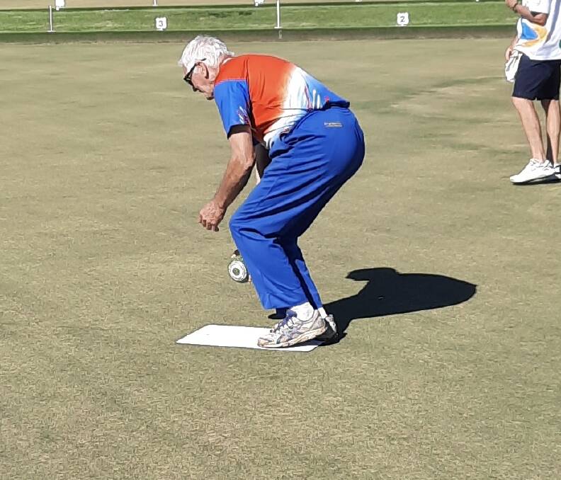 SET UP: Bob Bunbury prepares to make a delivery in Saturday's pairs championships. Photo: Supplied