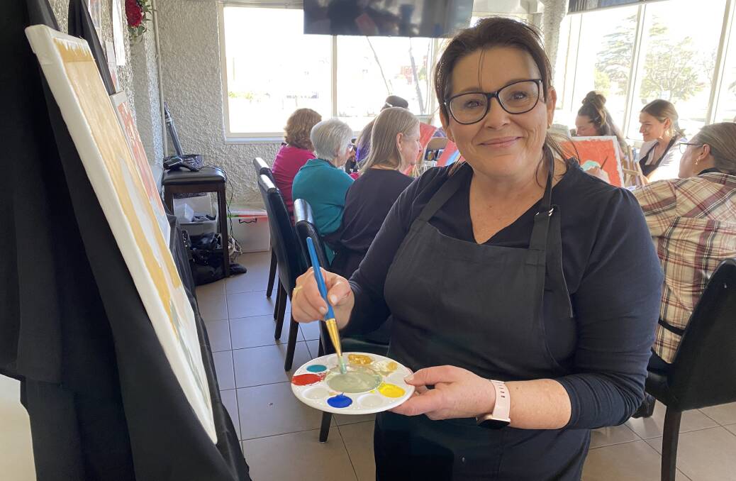 MIA artist Sharon De Valentin led the paint and sip sessions as part of the Australian Art Deco Festival in Leeton on July 8. Picture by Talia Pattison
